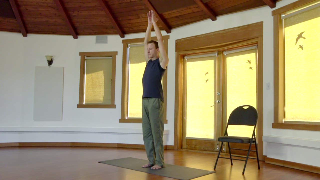 11-Minute Office Yoga for the Shoulders and Legs