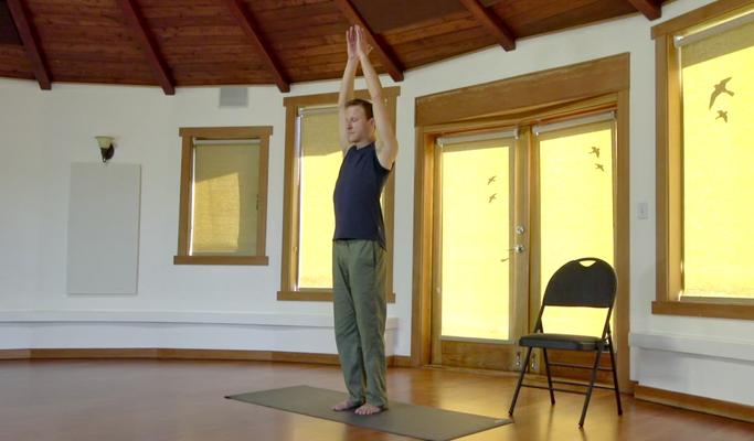 11-Minute Office Yoga for the Shoulders and Legs